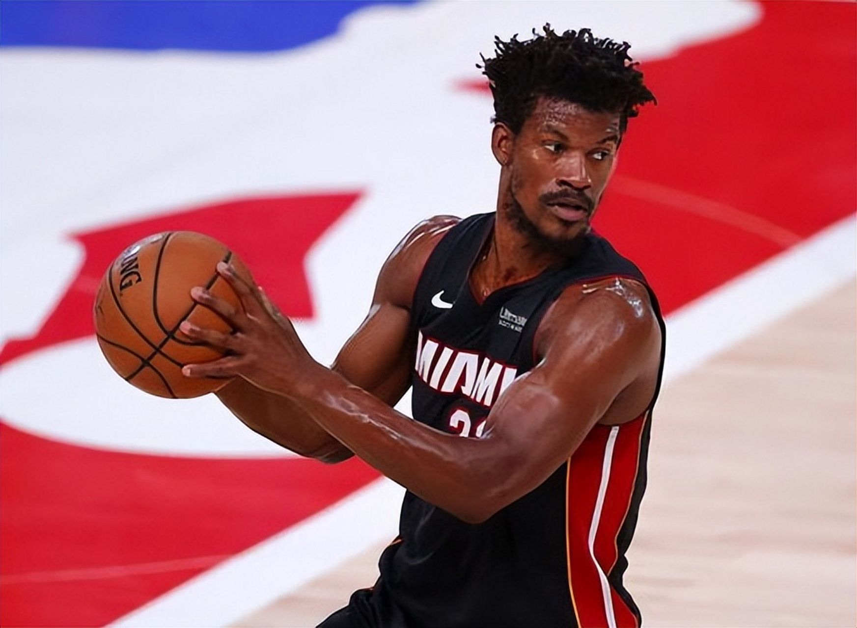 九游娱乐-关于巴特勒回归赛场，绝杀首场状态亮眼，公牛观众沸腾！的信息