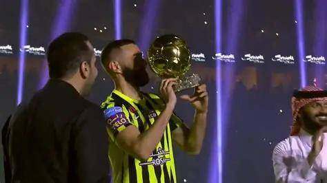 -Rookie在巴塞罗那比赛中比分优势明显，战术调整引发热议！的简单介绍